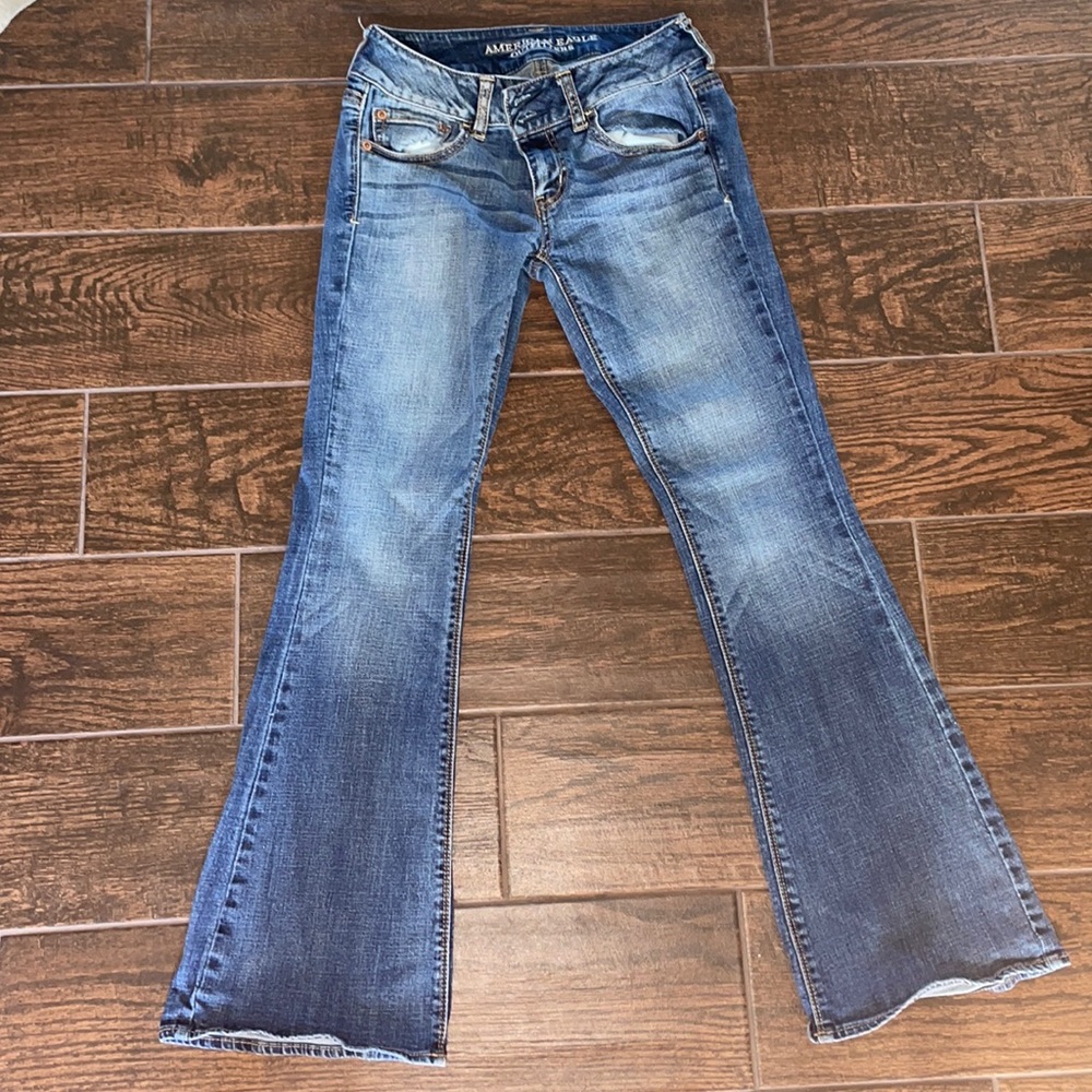American Eagle flared blue jeans
